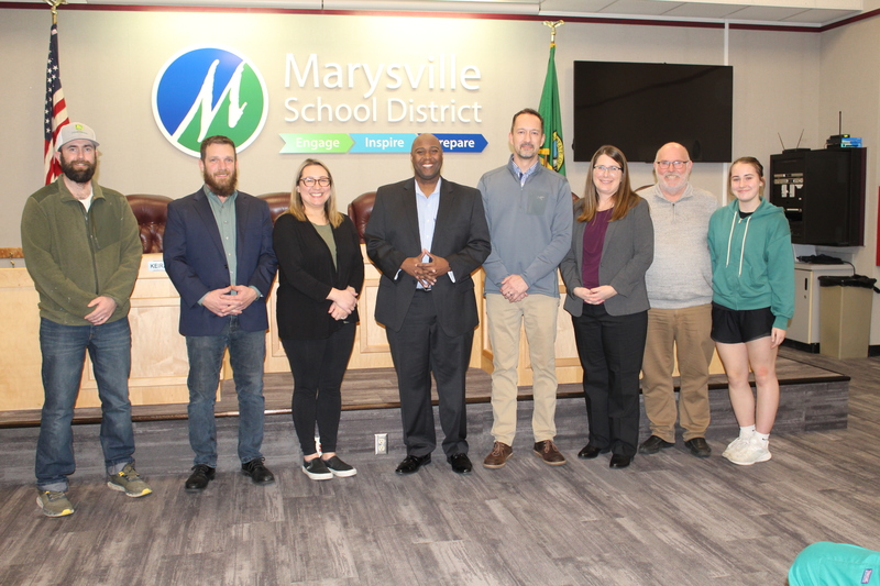 superintendent-robbins-administers-the-oath-of-office-to-newest-school